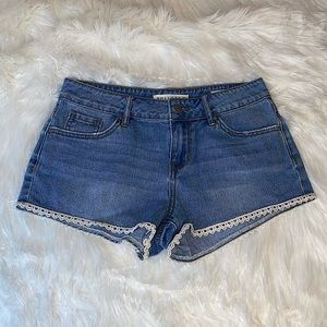 Bullhead denim co size 25 low rise jean shorts with cream lace trim